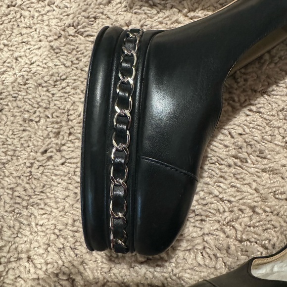 CHANEL Chain Pumps - Picture 6 of 14